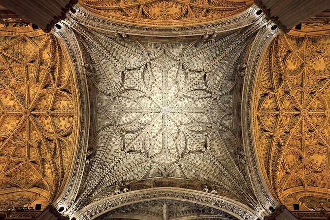 Alcazar of Seville Guided tour with Skip the Line Access - Royal Alcázar stops you should watch for: Doncellas, Embajadores, Gothic Palace