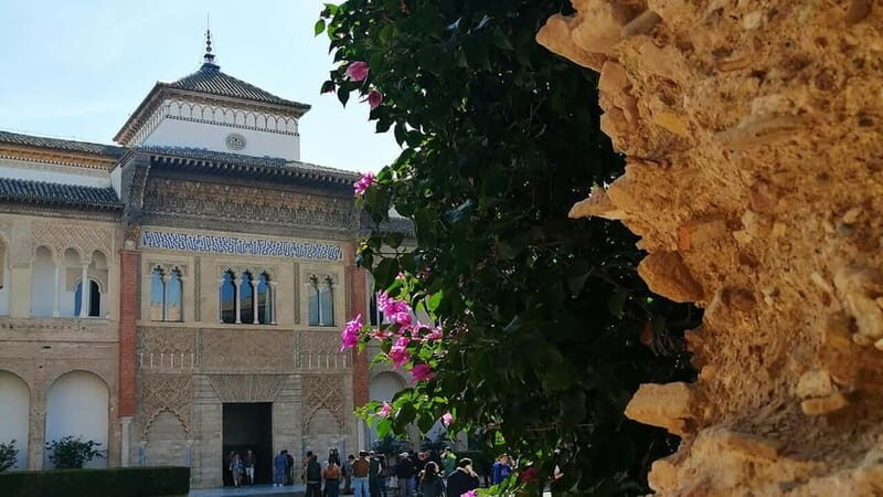 SEVILLE: REAL ALCÁZAR TOUR - Start at Plaza del Triunfo, then slip in through Puerta del León